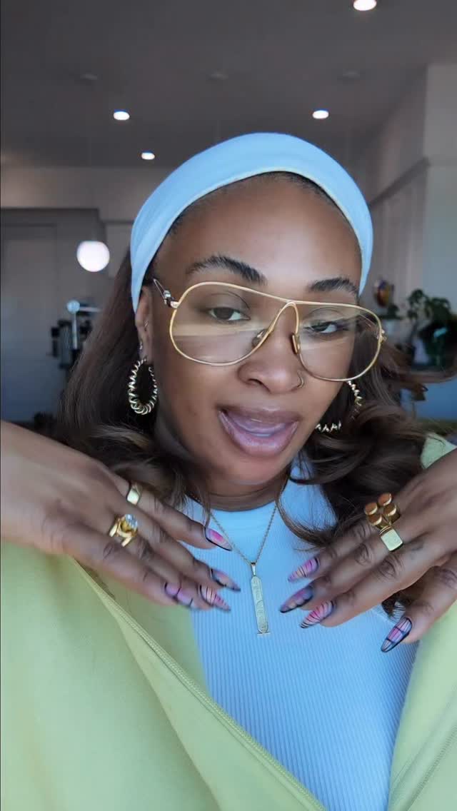 🆕 Episode of “Let’s Keep It a Stack” served extra crispy 🍟✨ The jewelry girls get it… because these onion ring bracelets + Fry Day earrings from @_stillbritt are the perfect mix of playful and statement-making. Stackable, conversation-starting, and honestly too cute to gatekeep. 😭💛 Shop NOW before they’re gone!!

#LetsKeepItAStack #JewelryStack #StatementJewelry #FashionAccessories #GoldJewelry