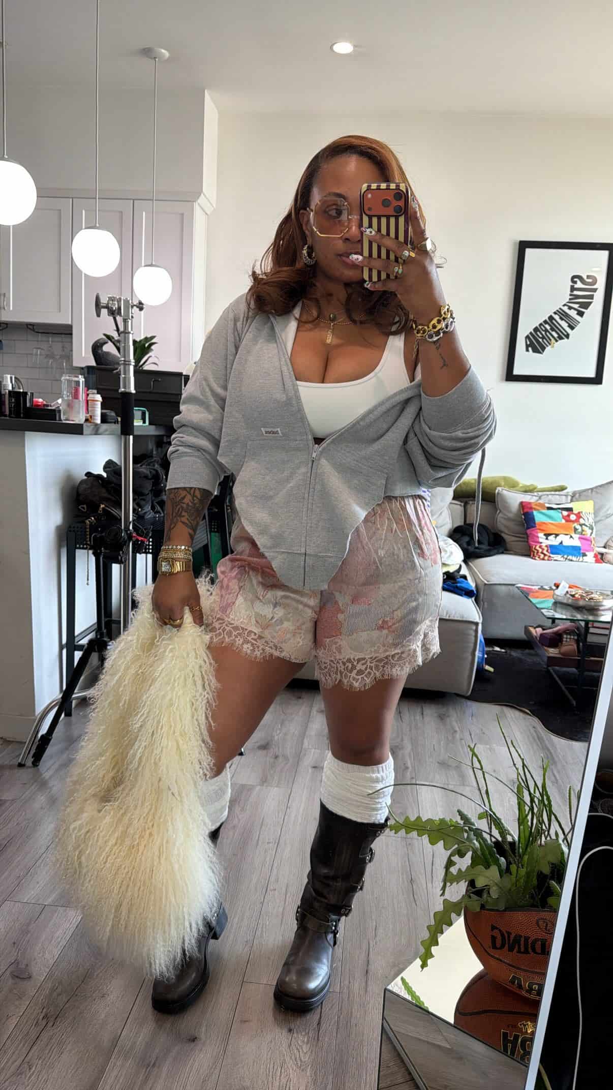 Dilly Dally Date OOTD
Hoodie: @shopbabes 
Shorts: @macys 
Socks & Bralette: Amazon
Boots: @stevemadden 
Bag: @shopproject2000 
Earrings: @garnishedingold