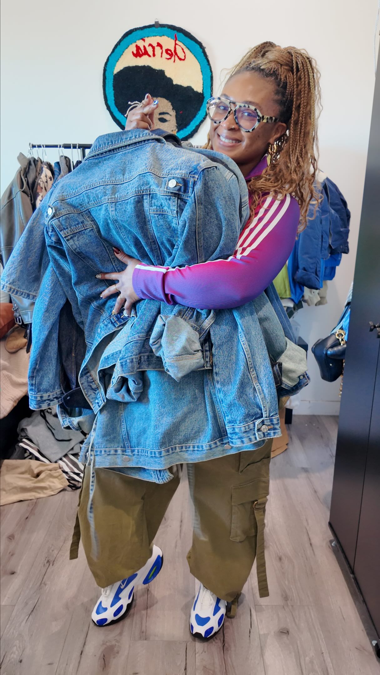 You asked for it, so here it is! Your girl owns 21 denim jackets but I’m sharing 7 of my faves! 

1: @guessoriginals @guess 
2: @levis x @beyonce 
3: @urbanrevivo 
4: @zara
5: @muse.brnd 
6: @swankaposh